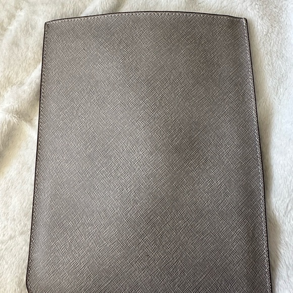 MICHAEL KORS Gray Saffiano Leather iPad Padded Sleeve /Pouch /Case /Cover - Picture 5 of 5